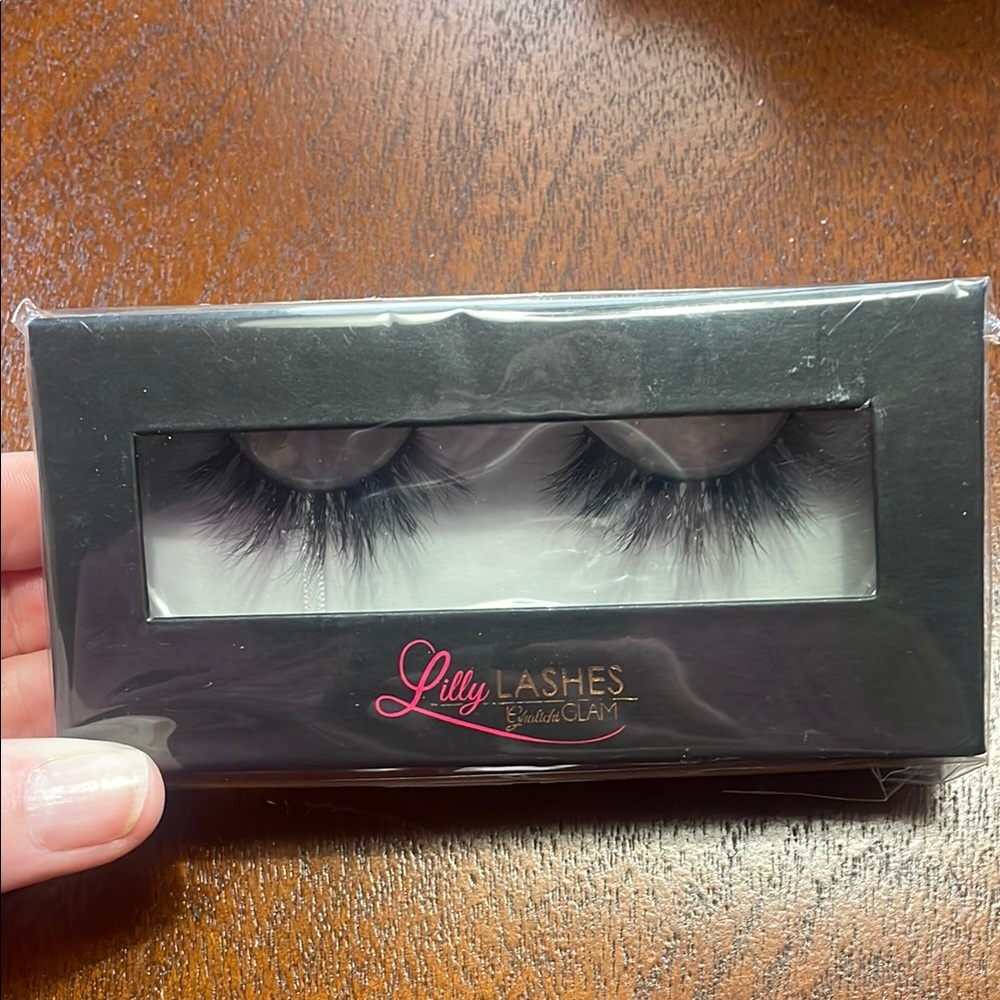 Lilly Lashes Glamorous Black Eyelashes